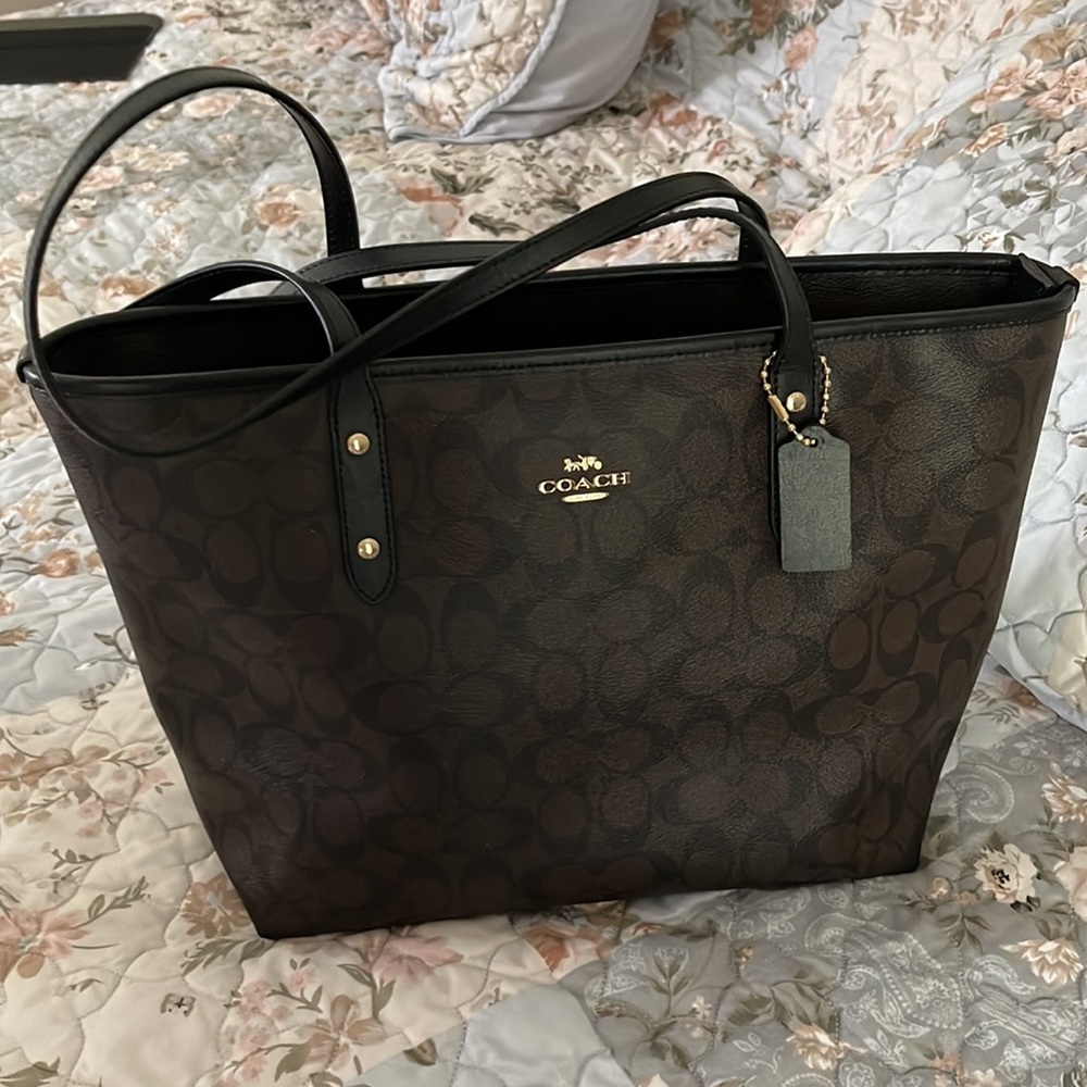 COPY - NWT Team Coach ,Signature City Tote F F58292, Black & Brown